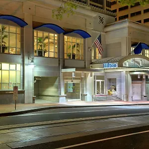 https://hilton-portland-and-executive-tower.portland-hotels.info